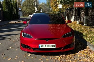 Лифтбек Tesla Model S 2017 в Киеве