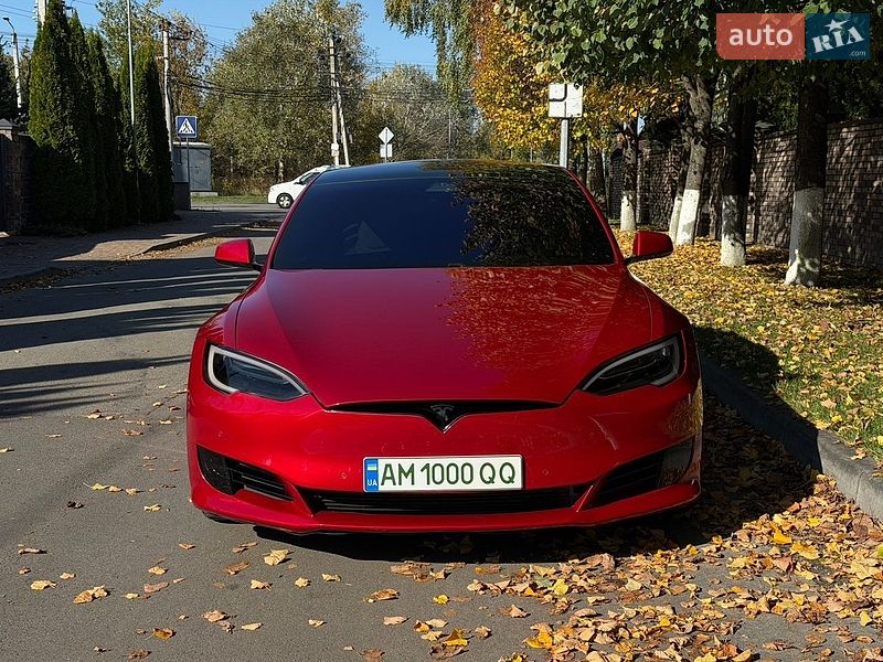 Лифтбек Tesla Model S 2017 в Киеве