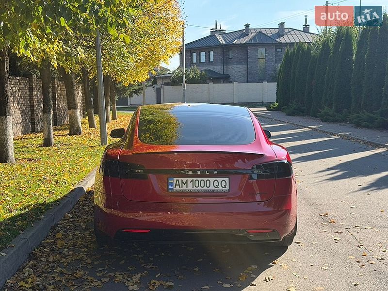 Лифтбек Tesla Model S 2017 в Киеве