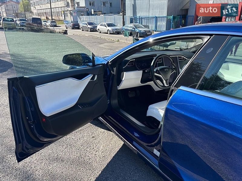 Ліфтбек Tesla Model S 2017 в Києві