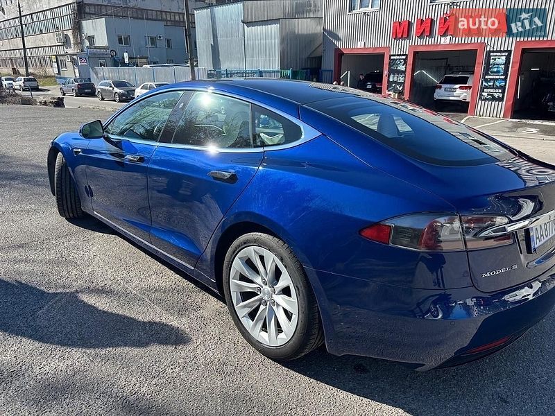 Ліфтбек Tesla Model S 2017 в Києві