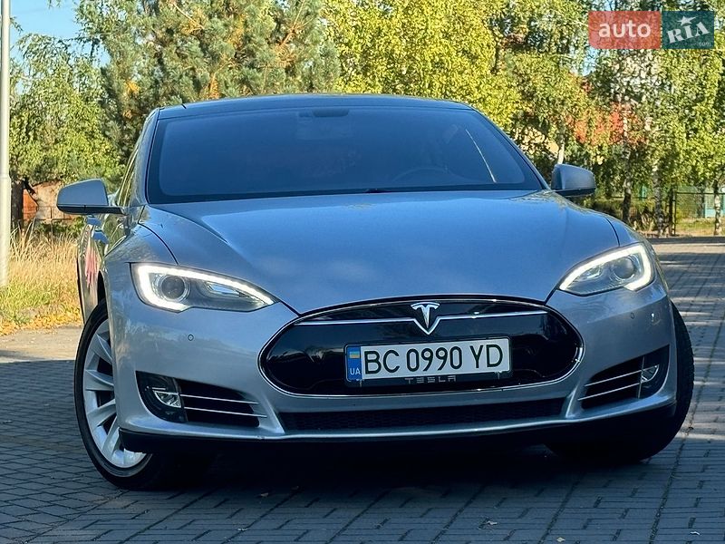 Лифтбек Tesla Model S 2013 в Дрогобыче