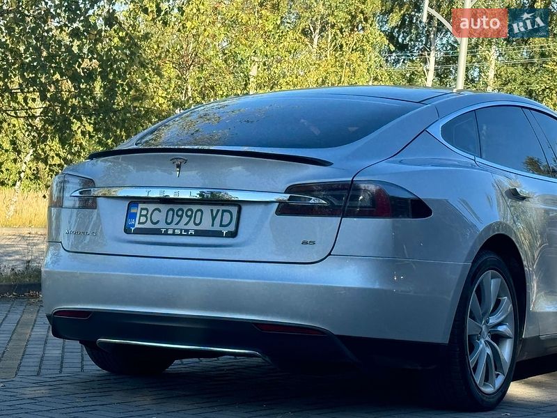 Ліфтбек Tesla Model S 2013 в Дрогобичі