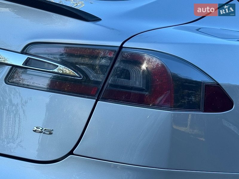 Ліфтбек Tesla Model S 2013 в Дрогобичі
