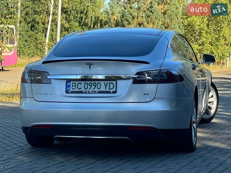 Лифтбек Tesla Model S 2013 в Дрогобыче