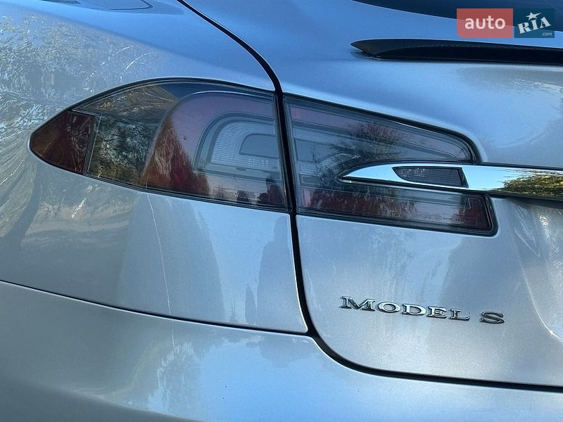 Ліфтбек Tesla Model S 2013 в Дрогобичі