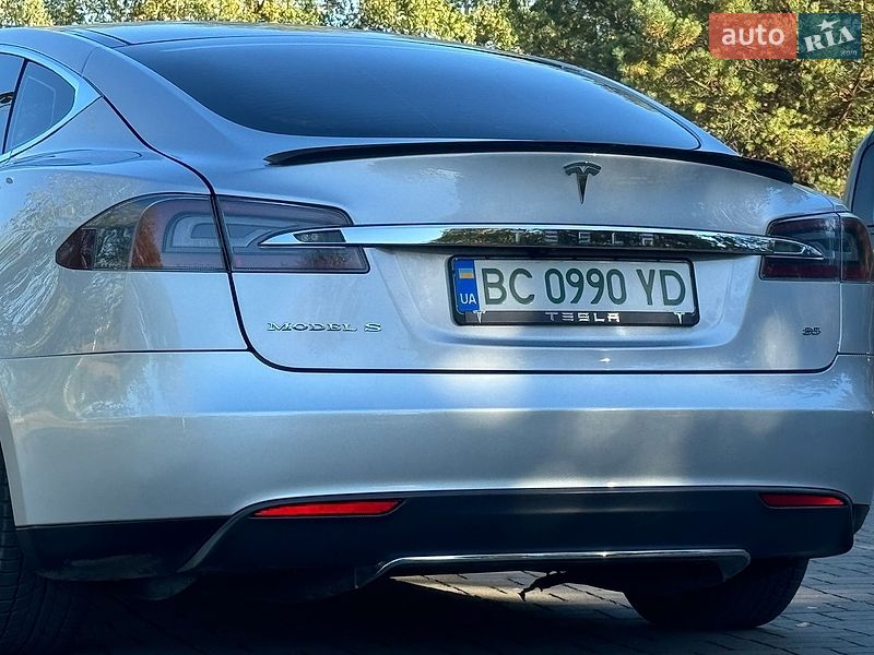 Ліфтбек Tesla Model S 2013 в Дрогобичі