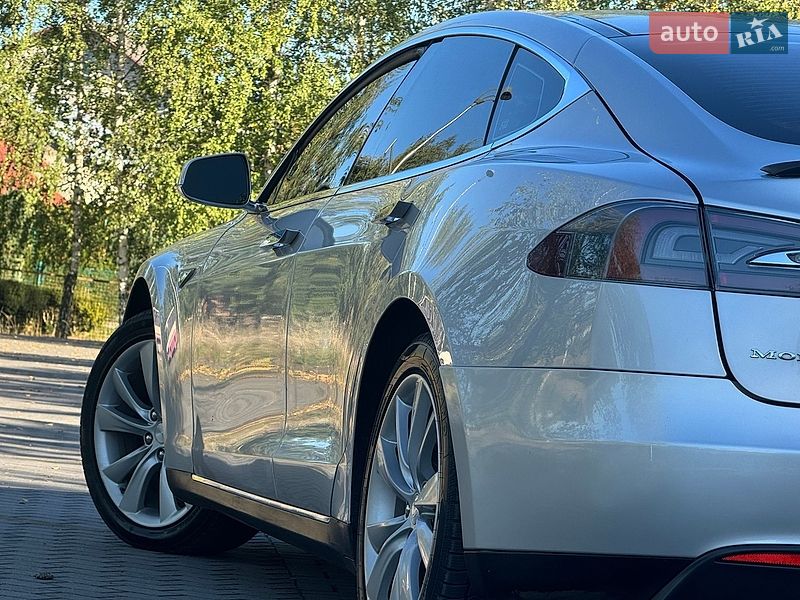 Лифтбек Tesla Model S 2013 в Дрогобыче