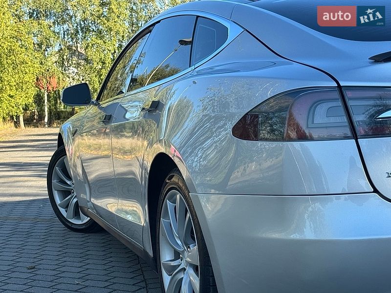 Ліфтбек Tesla Model S 2013 в Дрогобичі