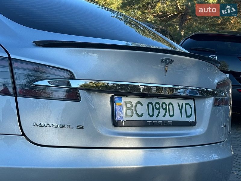 Ліфтбек Tesla Model S 2013 в Дрогобичі