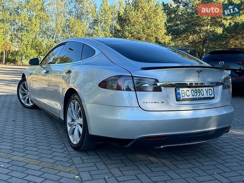 Ліфтбек Tesla Model S 2013 в Дрогобичі