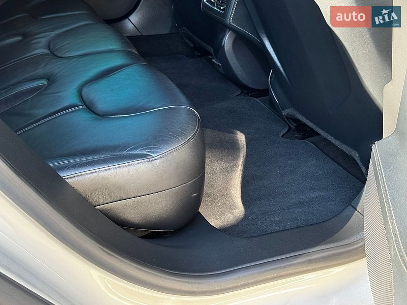 Ліфтбек Tesla Model S 2013 в Дрогобичі