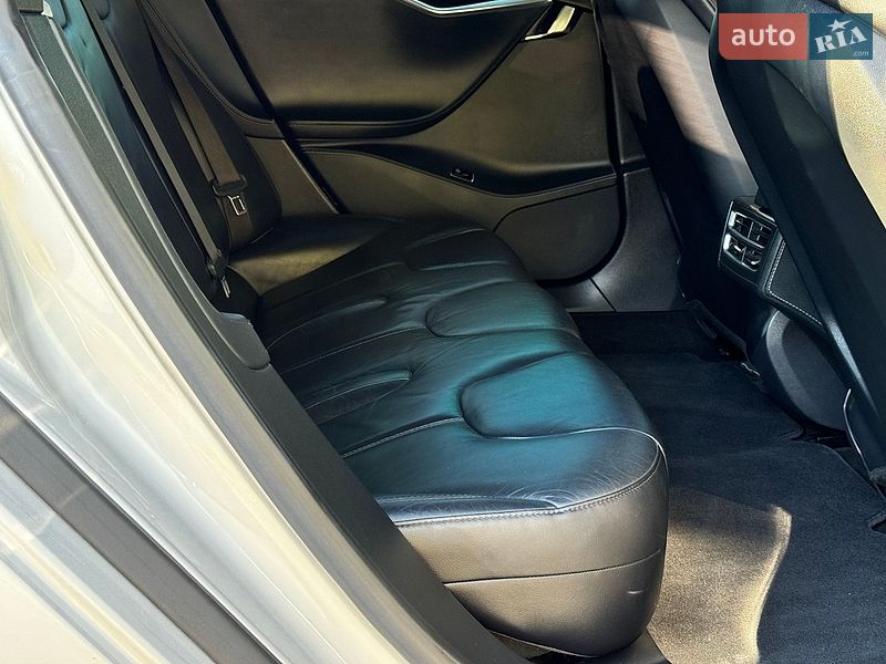 Ліфтбек Tesla Model S 2013 в Дрогобичі