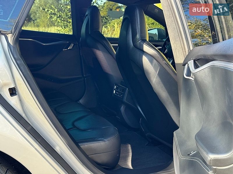 Лифтбек Tesla Model S 2013 в Дрогобыче