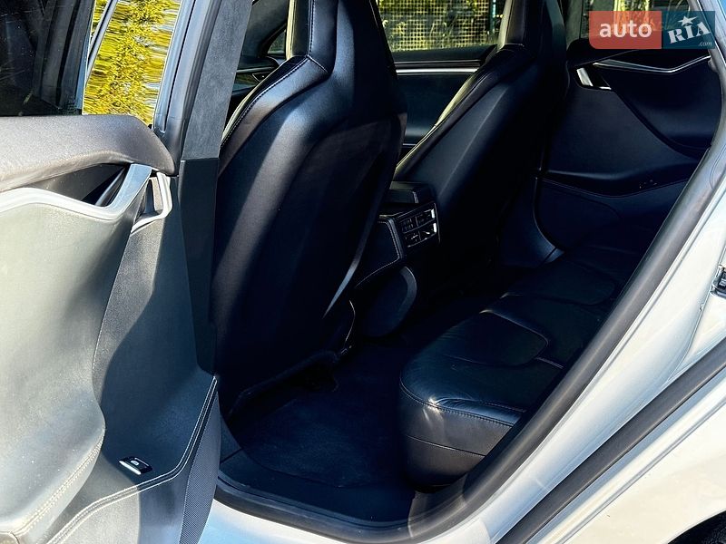 Ліфтбек Tesla Model S 2013 в Дрогобичі