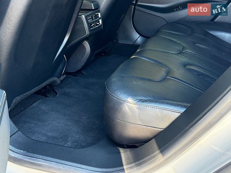 Ліфтбек Tesla Model S 2013 в Дрогобичі
