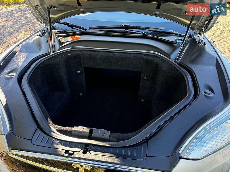 Ліфтбек Tesla Model S 2013 в Дрогобичі