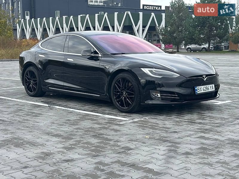 Лифтбек Tesla Model S 2018 в Хмельницком