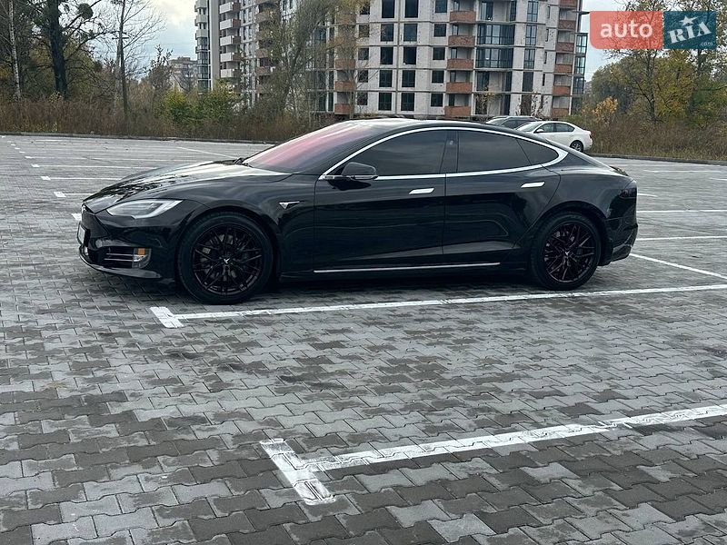 Лифтбек Tesla Model S 2018 в Хмельницком