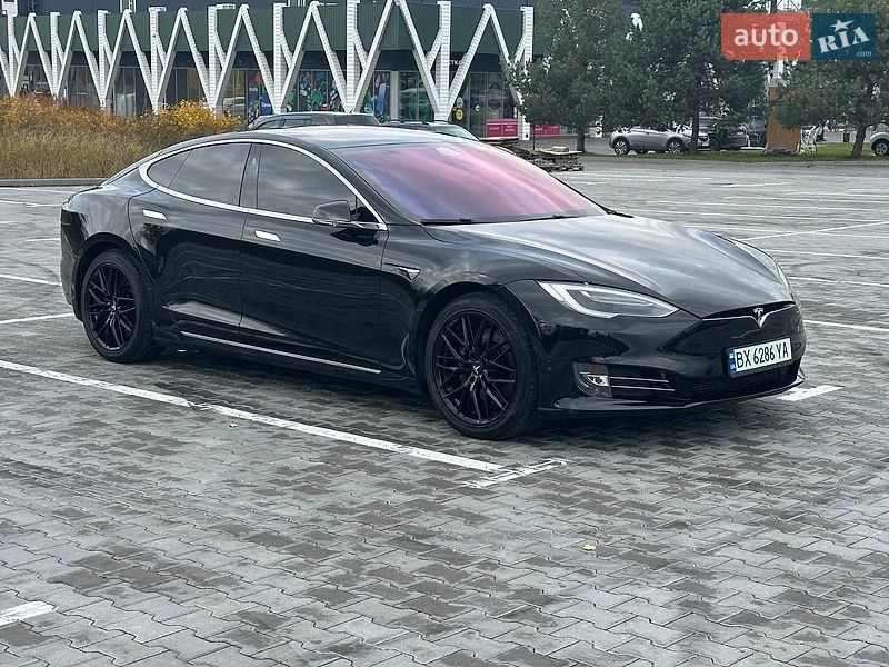 Лифтбек Tesla Model S 2018 в Хмельницком
