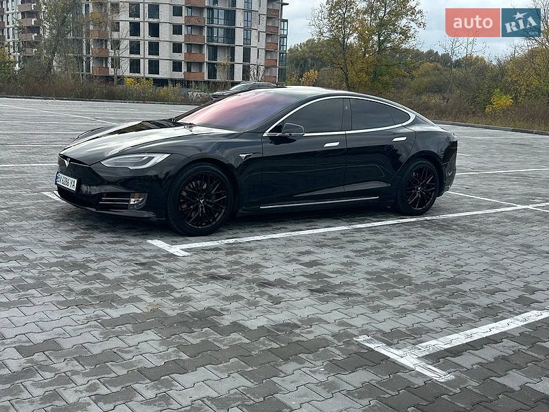 Лифтбек Tesla Model S 2018 в Хмельницком