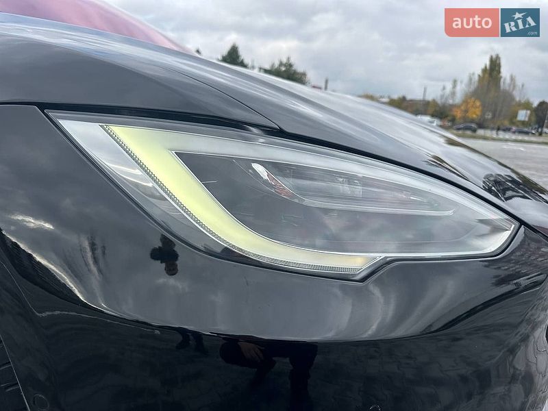 Лифтбек Tesla Model S 2018 в Хмельницком
