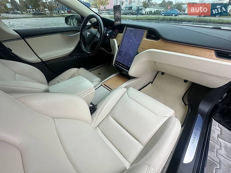 Лифтбек Tesla Model S 2018 в Хмельницком