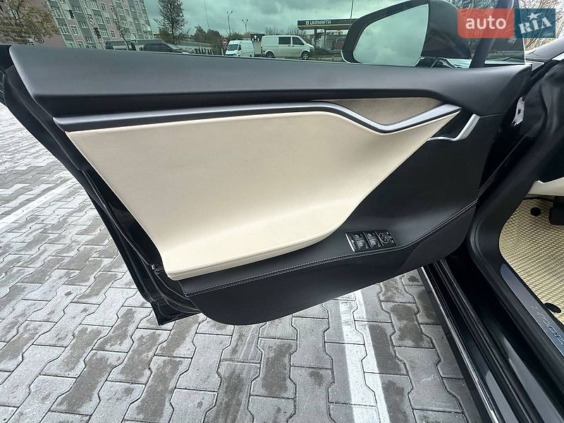 Лифтбек Tesla Model S 2018 в Хмельницком