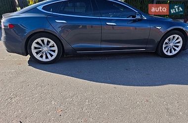 Ліфтбек Tesla Model S 2015 в Львові
