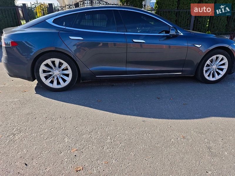 Ліфтбек Tesla Model S 2015 в Львові