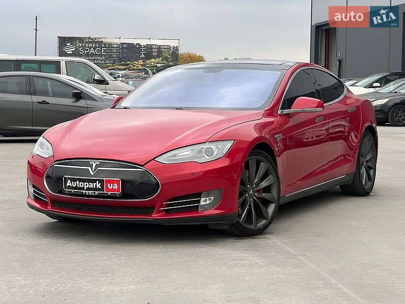 Лифтбек Tesla Model S 2013 в Львове
