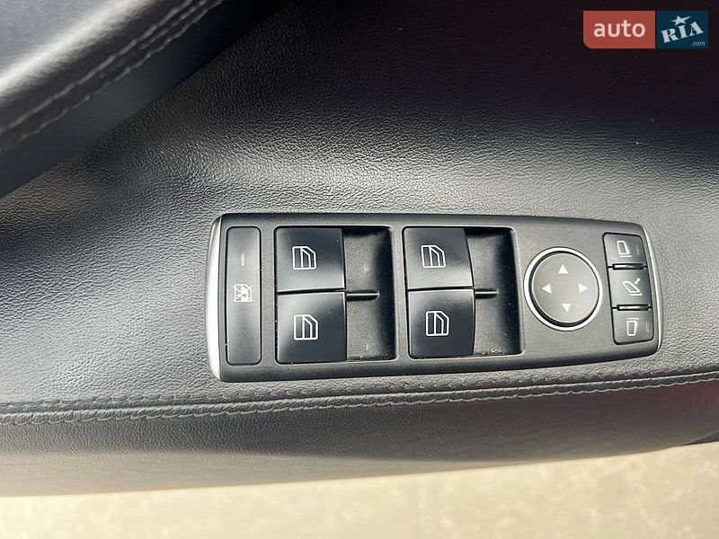 Лифтбек Tesla Model S 2013 в Львове