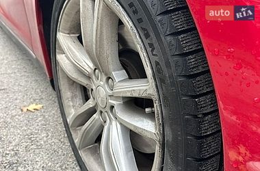 Лифтбек Tesla Model S 2014 в Буче