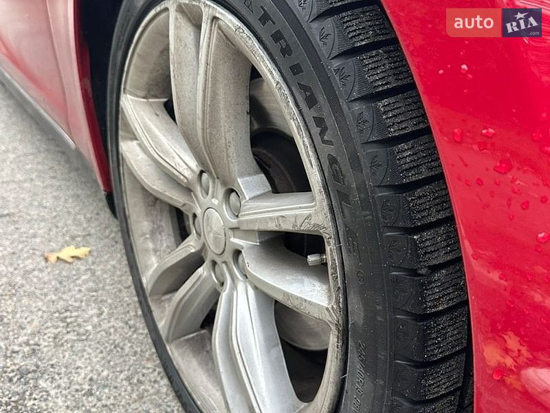 Лифтбек Tesla Model S 2014 в Буче