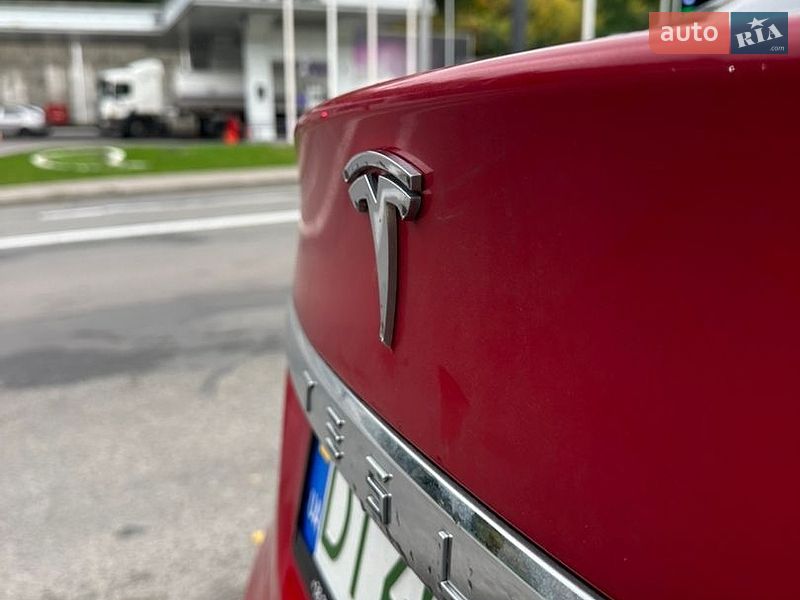 Лифтбек Tesla Model S 2014 в Буче