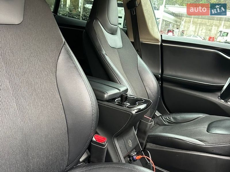 Лифтбек Tesla Model S 2014 в Буче