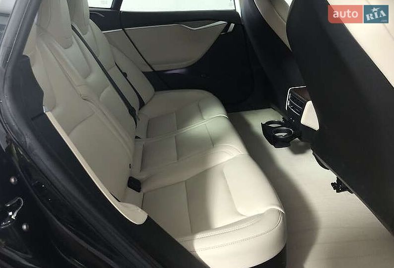 Лифтбек Tesla Model S 2017 в Киеве