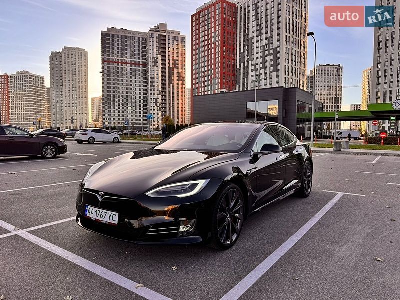Лифтбек Tesla Model S 2020 в Киеве