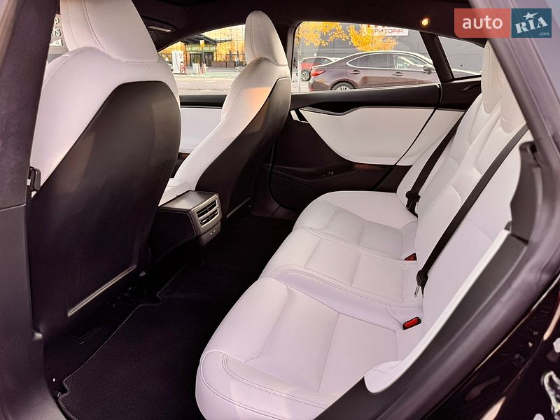 Лифтбек Tesla Model S 2020 в Киеве