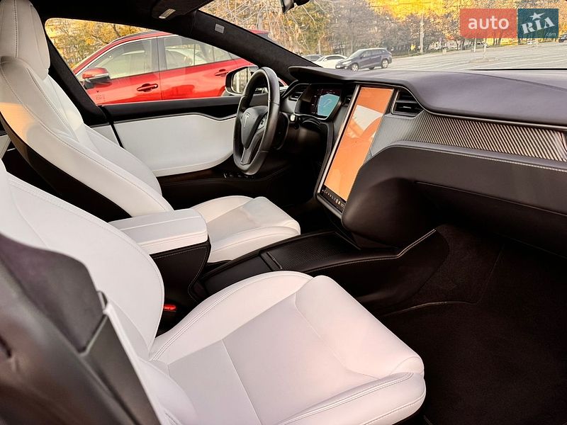 Лифтбек Tesla Model S 2020 в Киеве