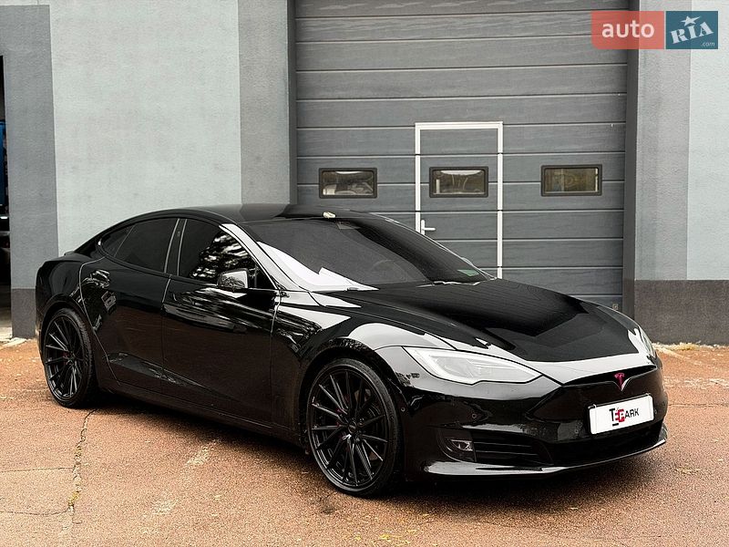 Лифтбек Tesla Model S 2019 в Киеве