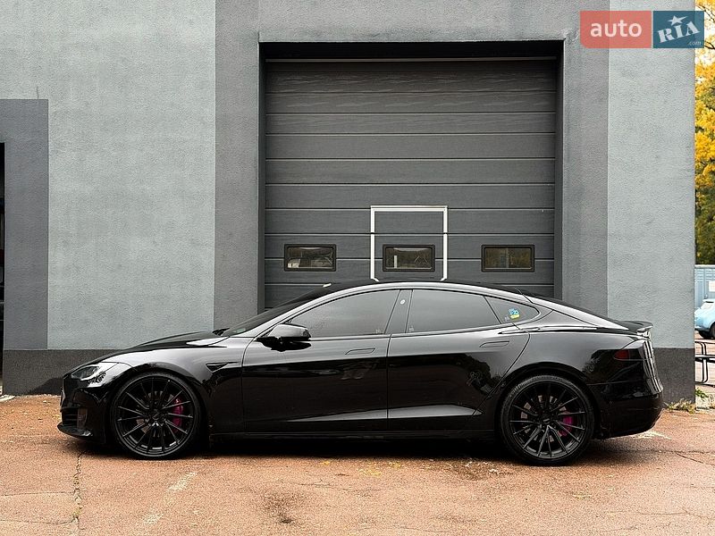 Лифтбек Tesla Model S 2019 в Киеве