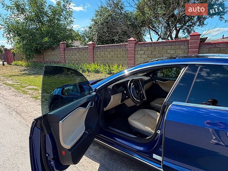 Лифтбек Tesla Model S 2015 в Луцке фото 27 Лифтбек Tesla Model S 2015 в Луцке