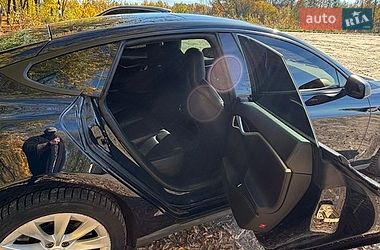 Лифтбек Tesla Model S 2015 в Львове