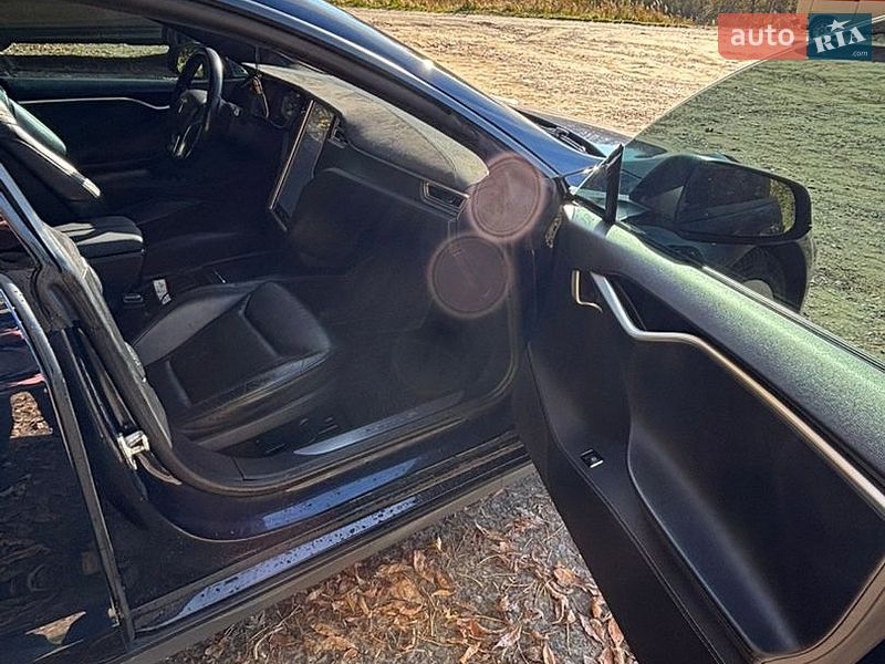 Лифтбек Tesla Model S 2015 в Львове