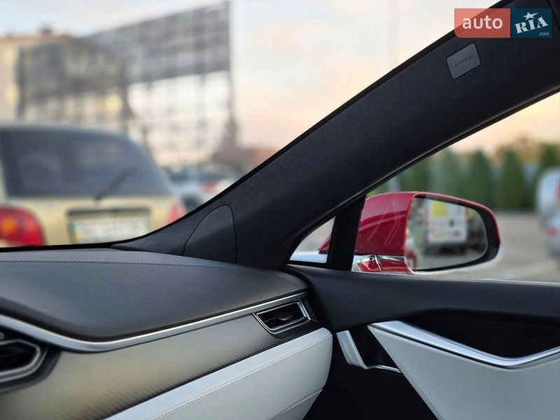 Ліфтбек Tesla Model S 2017 в Львові фото 27 Ліфтбек Tesla Model S 2017 в Львові