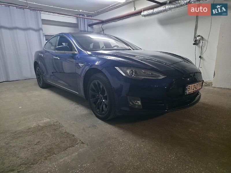 Лифтбек Tesla Model S 2016 в Киеве