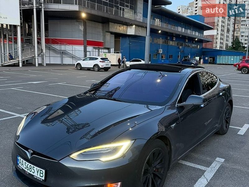 Ліфтбек Tesla Model S 2017 в Києві