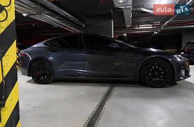 Лифтбек Tesla Model S 2016 в Ивано-Франковске