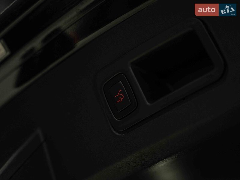 Лифтбек Tesla Model S 2018 в Черновцах
